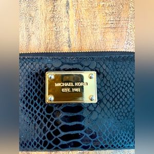 Genuine Michael KORS black leather wristlet